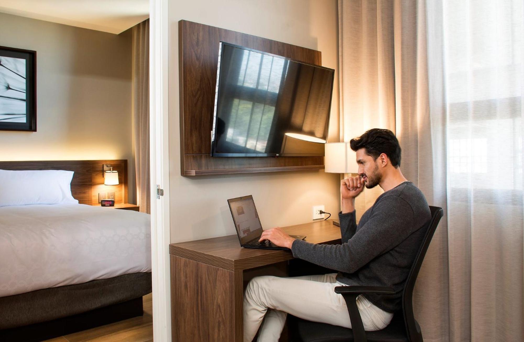 Staybridge Suites - Guadalajara Novena By Ihg Kültér fotó